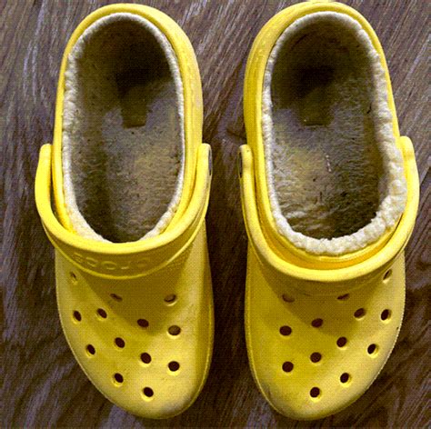 how to clean furry crocs.